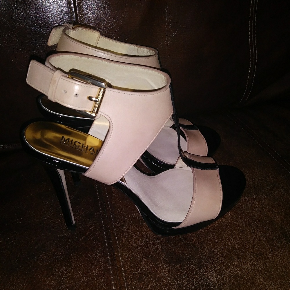 MICHAEL KORS Leather T-Strap Heels Size 7M